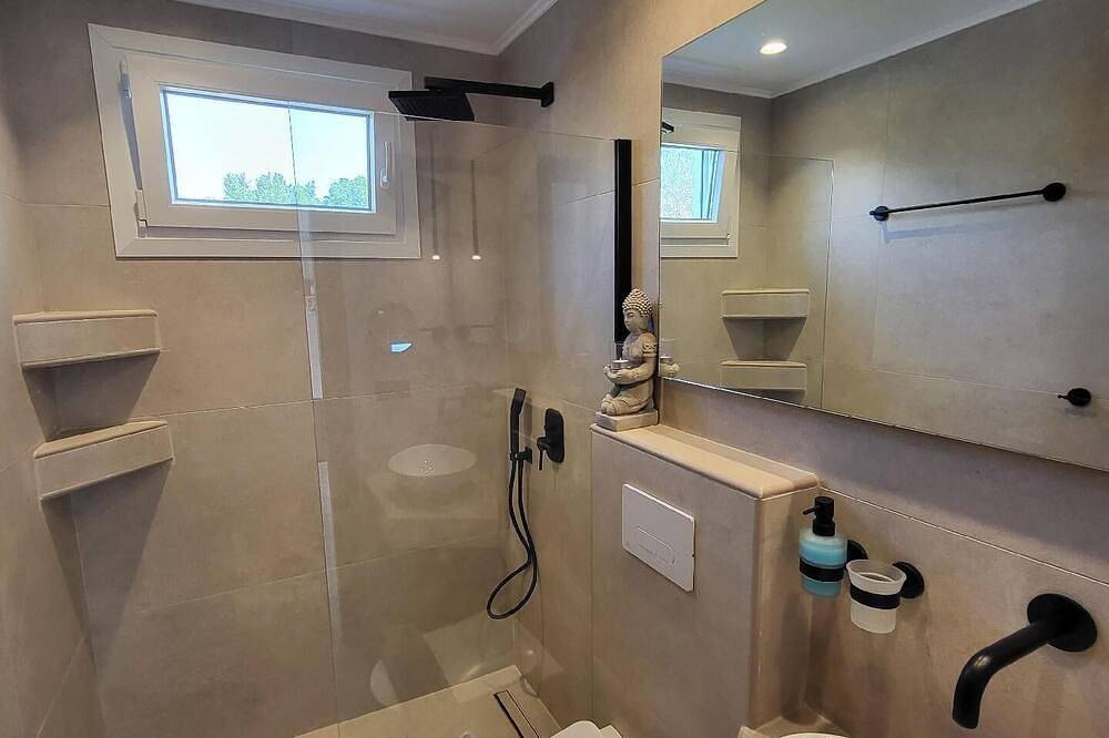 Holiday home near the beach with private garden in Chrisi Akti, Thassos