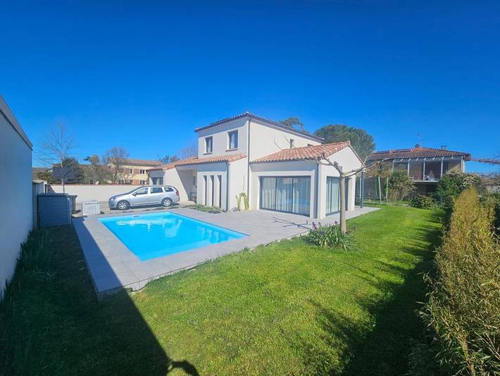 Location de vacances pour 8 personnes, avec jardin et piscine à Launaguet