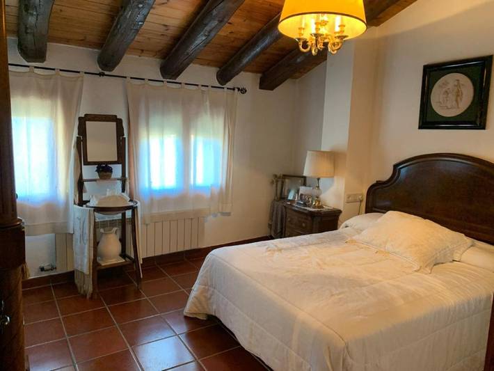 Gîte pour 6 personnes, avec terrasse et vue à Àger - 3