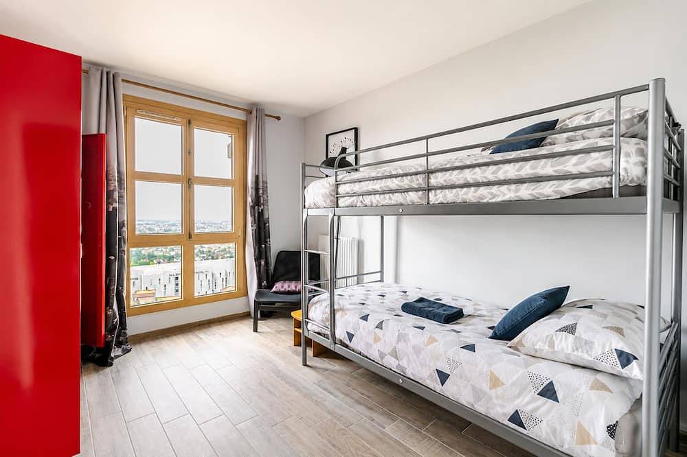 Entire apartment, Apartment overlooking the Eiffel Tower between Paris and Disneyland in Noisy-le-Grand, Seine-Saint-Denis