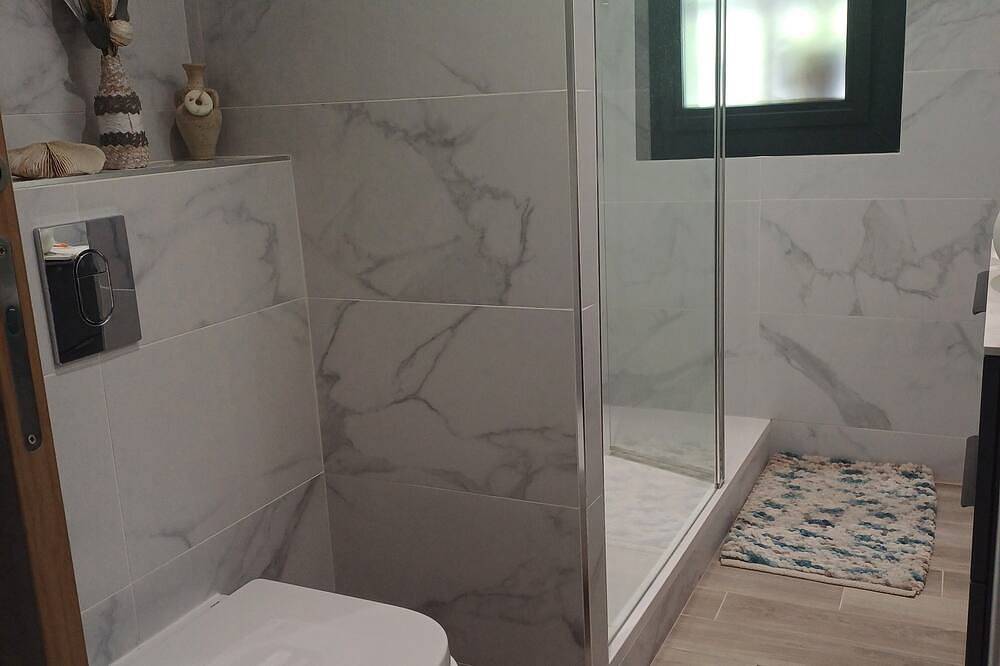 4-bedroom Provencal villa with pool ideal for one or two families in Peypin, Marseille region
