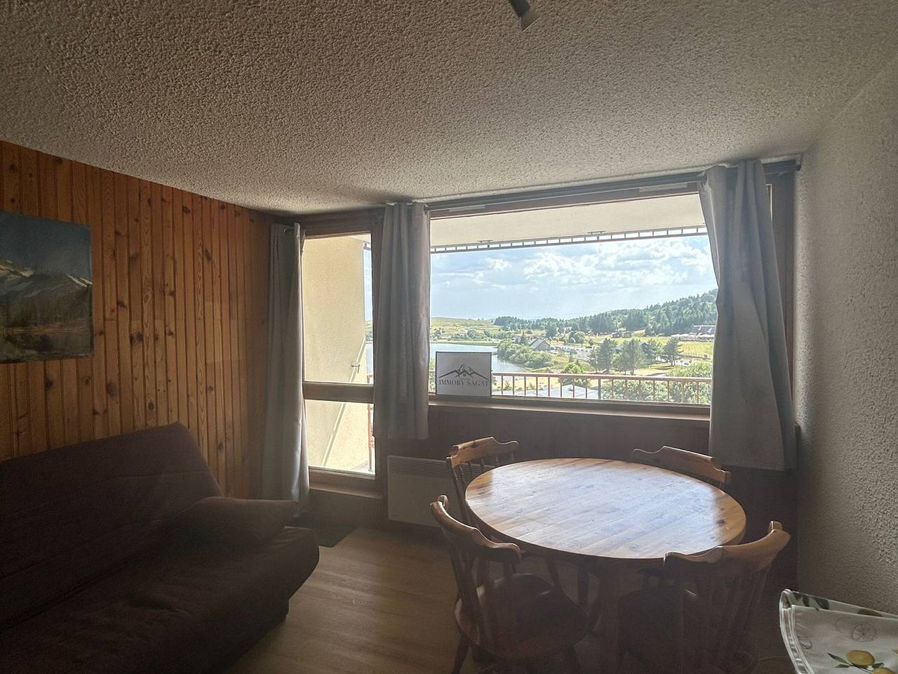 Studio entier, Studio au pied des pistes avec balcon et parking gratuit in Super Besse, Besse-et-Saint-Anastaise
