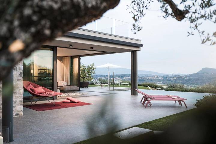 Villa pour 6 personnes, avec vue sur le lac et jardin ainsi que piscine et vue, animaux acceptés à Garde - 3