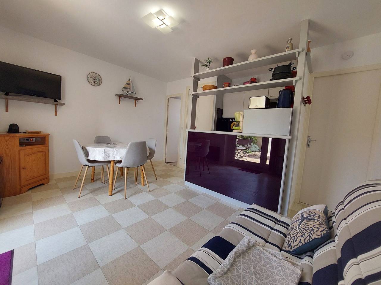 Appartement entier, Appartement calme 4 pers, terrasse, parking privé in Saint-Georges-de-Didonne, Côte de Beauté