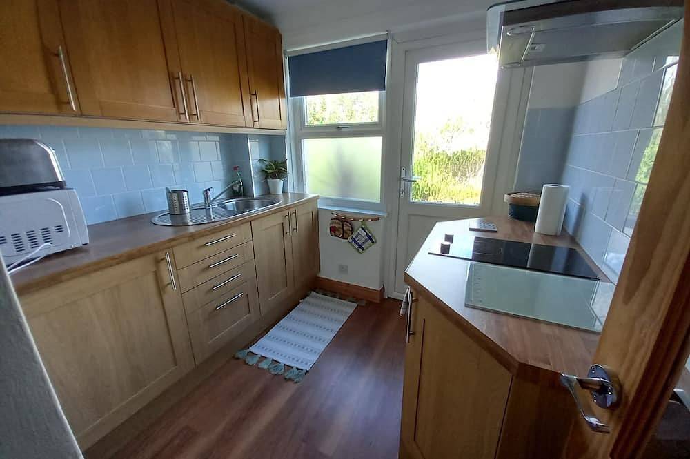 Bright apartment in Charming Newhaven, Leith in Leith, Edinburgh