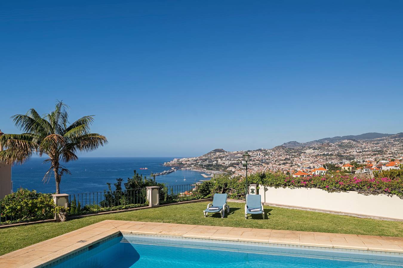 Grand villa, view to Funchal and sea | Vista Sol in Lazareto, São Gonçalo