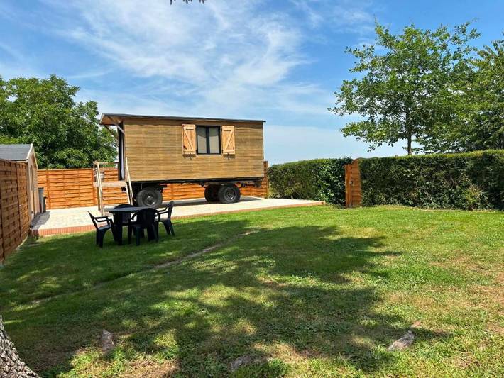 Tente pour 4 personnes, avec vue ainsi que jardin et terrasse dans Eure-et-Loir