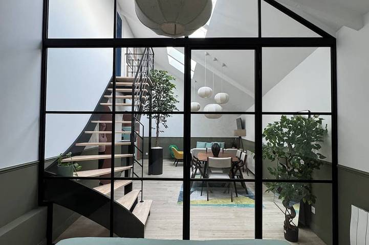 Stylish Loft in Bayeux Historic Center, 5m Ceilings, Glass Wall, 3 Bedrooms in Bayeux, Bayeux region