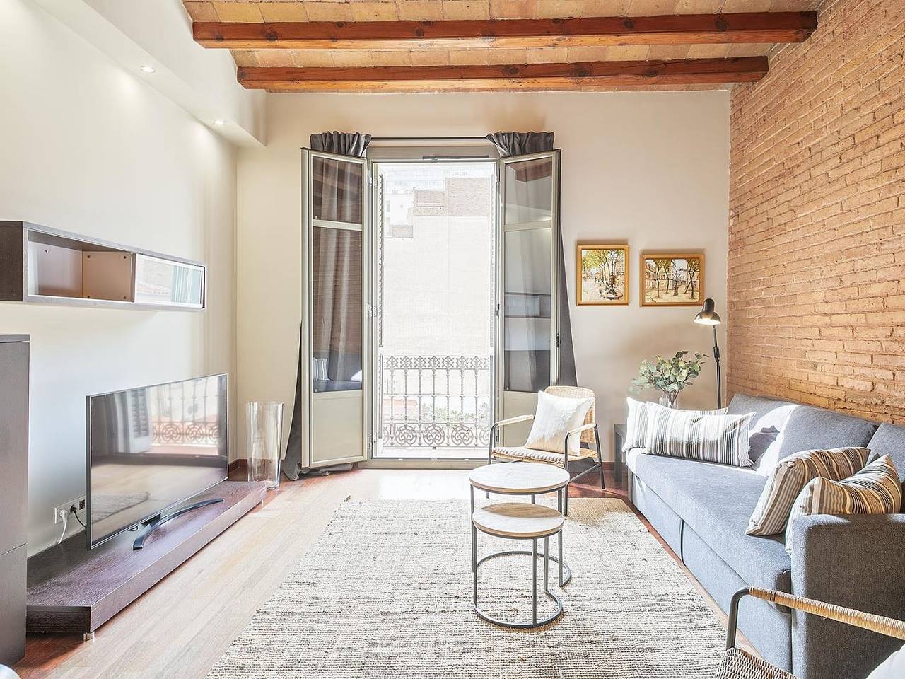 Ganze Ferienwohnung, Helle, neu renovierte Wohnung in Gràcia, ideal für Familien in Barcelona Zentrum, Barcelona