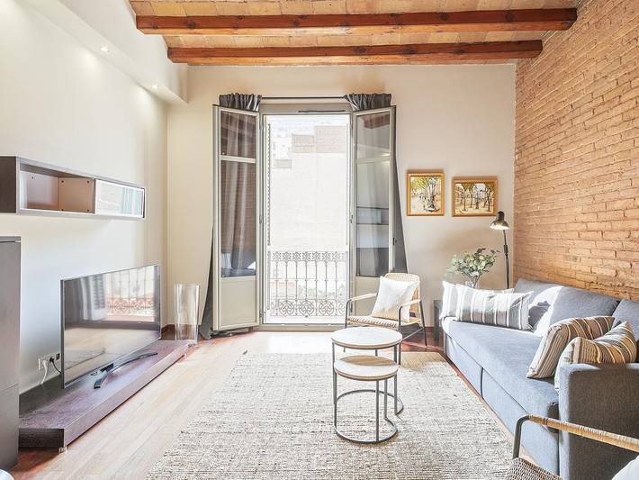 Entire holiday apartment, Bright apartment in Gràcia newly renovated ideal for families in Barcelona Centre, Barcelona