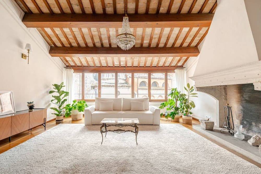 Entire apartment, The apartment offers a beautiful view of the city's cathedral domes. in Treviso, Treviso Province