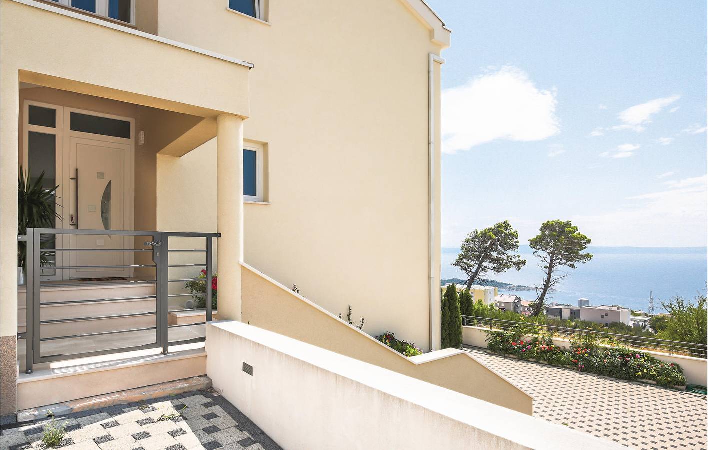 Gemütliche Ferienwohnung mit Pool, Terrasse und WLAN in der Nähe der Küste von Makarska in Veliko Brdo, Makarska