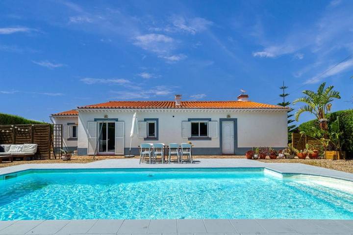 Maison d’hôte pour 2 personnes, avec vue ainsi que piscine et jardin, animaux acceptés à Aljezur