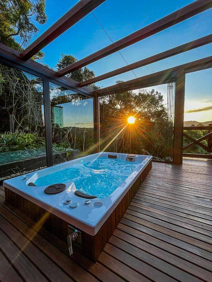 Casas e apartamentos de temporada para 7 pessoas, com jardim e jacuzzi em Rancho Queimado