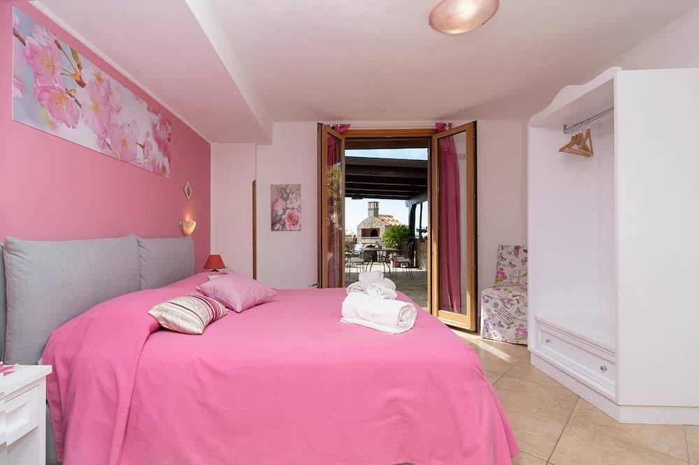 Ganze Wohnung, Apartment 100 qm mit schöner Außenterrasse in Sorrentoküste in Sorrent, Neapel Provinz