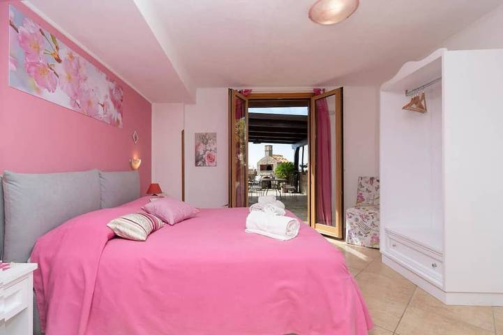 Appartement entier, Appartement 100 m² avec belle terrasse extérieure sur la côte de Sorrente in Sorrento, Province de Naples