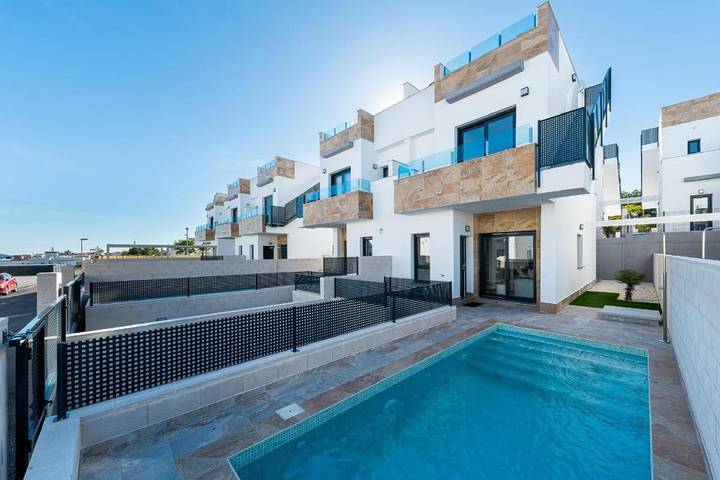 Chalet para 6 personas, con piscina y terraza además de jardín y vistas, Se admiten mascotas - 1
