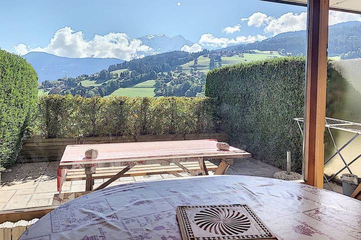 Gîte pour 2 personnes, avec terrasse dans Office De Tourisme De Combloux