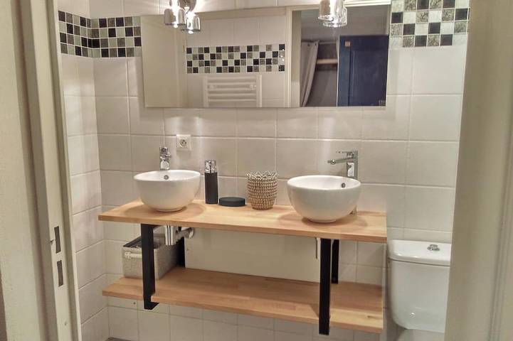Apartamento entero, Muy lindo estudio con cama muy tranquila a 1400m. del centro y las playas in Menton, Costa mediterránea (Francia)