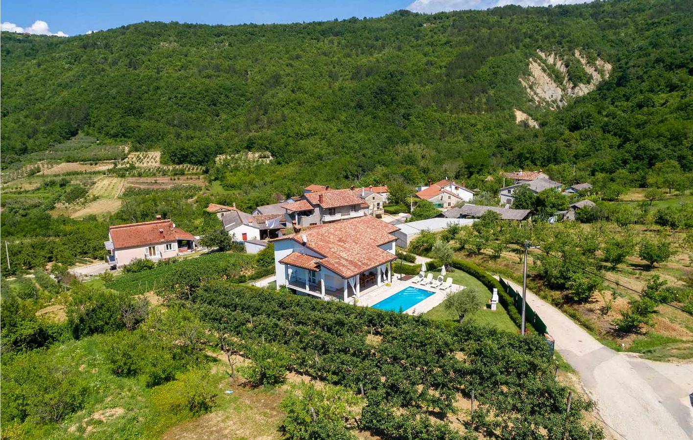 Modern appartement met 2 slaapkamers, zwembad en terras, op 2,5 km van het centrum van Novaki Motovunski in Općina Motovun, Centraal Istrië