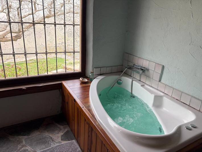 Casa rural para 6 personas, con Jacuzzi y Terraza además de Jardín y Piscina en Sierra Nevada - 4