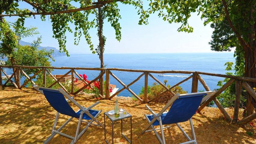 Vacation rental for 4 people, with yard in Amalfi