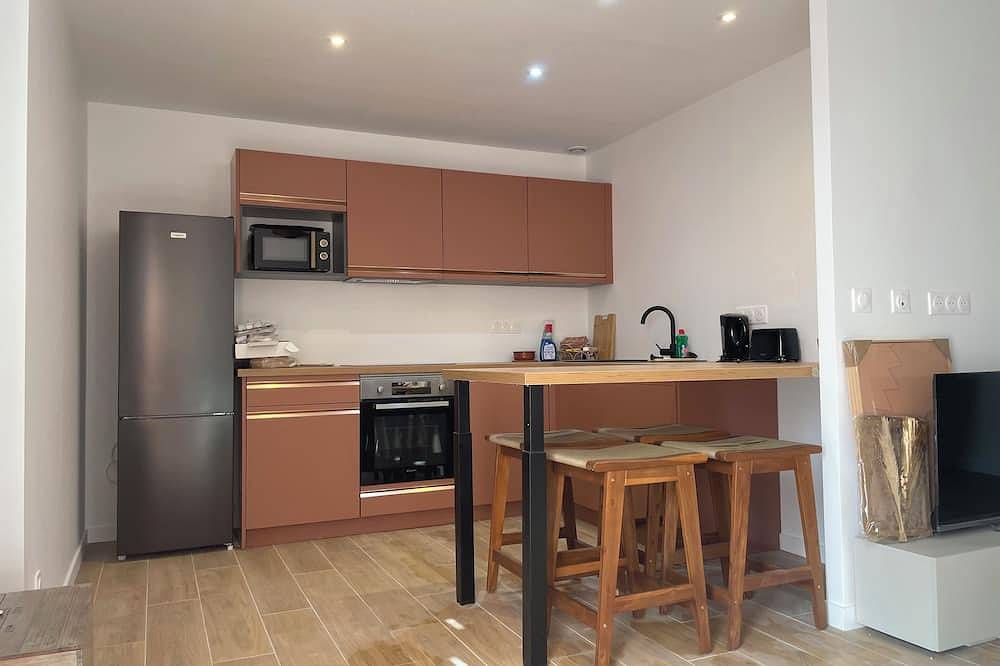Ideal for your stay in Bordeaux, this adorable townhouse has been completely renovated. in Blanquefort, Bordeaux region