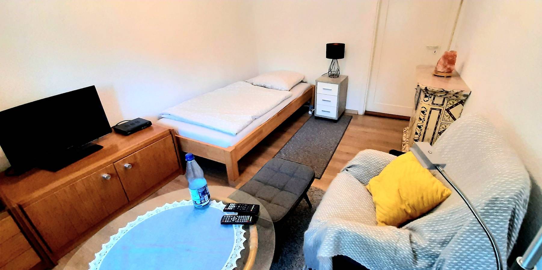 Ganze Ferienwohnung, 2. Zimmer für Urlauber und Geschäftsreisende in Dahlwitz-Hoppegarten, Hoppegarten