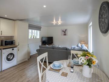 Log Cabin for 2 People in Fulletby, Lincolnshire Wolds AONB, Photo 4