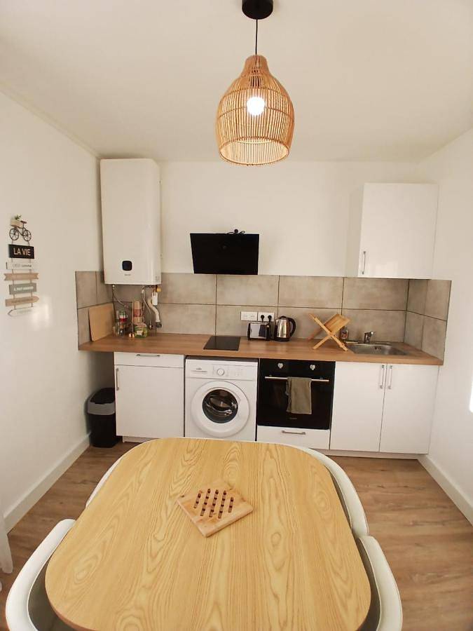 Appartement entier, One-Bedroom Apartment in Brive-la-Gaillarde, Région de Brive-la-Gaillarde
