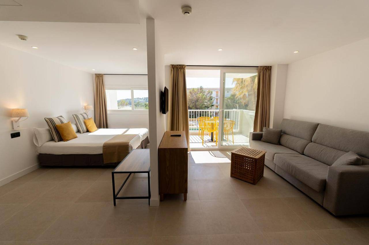 One-Bedroom Apartment Side Sea View in Magaluf, Calvià