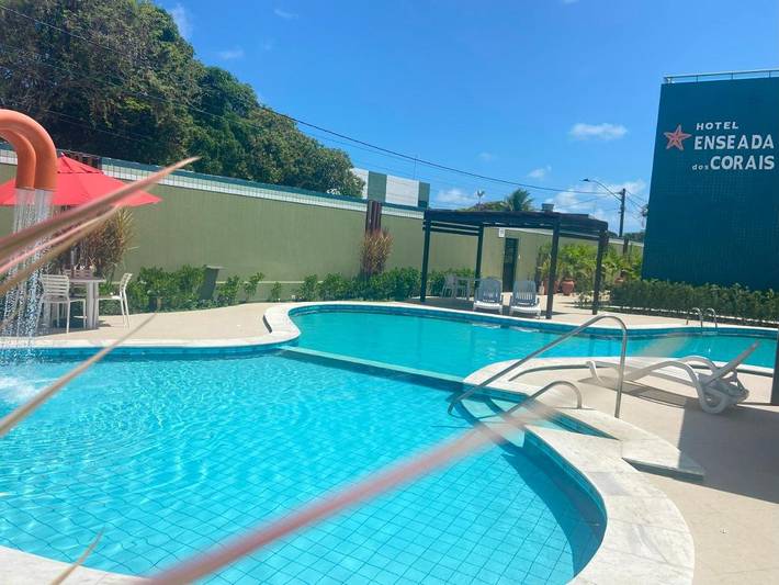 Pousadas para 2 pessoas, com jardim e piscina na Enseada dos Corais