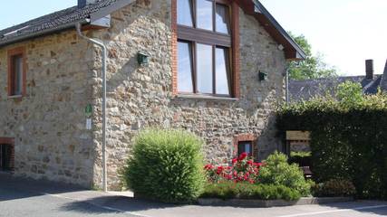 Gîte pour 13 personnes, avec terrasse et jardin dans Ondenval