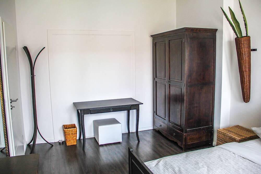 Entire apartment, Exclusive 2 room apartment with balcony in top location! in Neustadt Bremen, Bremen