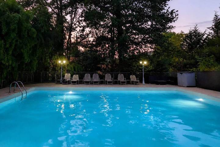 Location de vacances pour 20 personnes, avec Terrasse et Jardin à La Fouillade