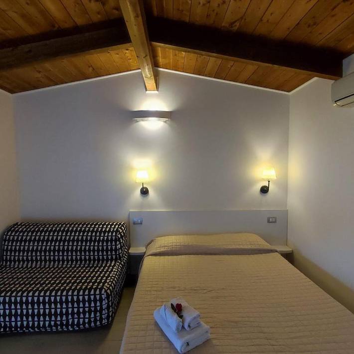 Camping für 4 Personen, mit Terrasse und Whirlpool sowie Garten und Pool in Kampanien - 3