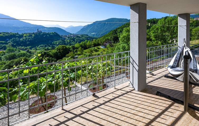 Acogedor apartamento junto al río con aparcamiento y terraza in Lamon, Provincia de Belluno