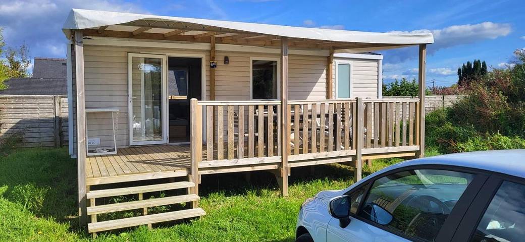 Camping pour 5 personnes, avec jardin ainsi que terrasse et piscine, animaux acceptés