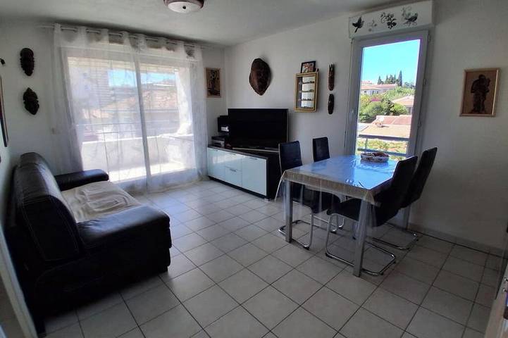 Apartamento entero, Air-conditioned 2-room apartment with a terrace, a 3-minute walk from the beach and restaurants in Cros de Cagnes, Cagnes-sur-Mer
