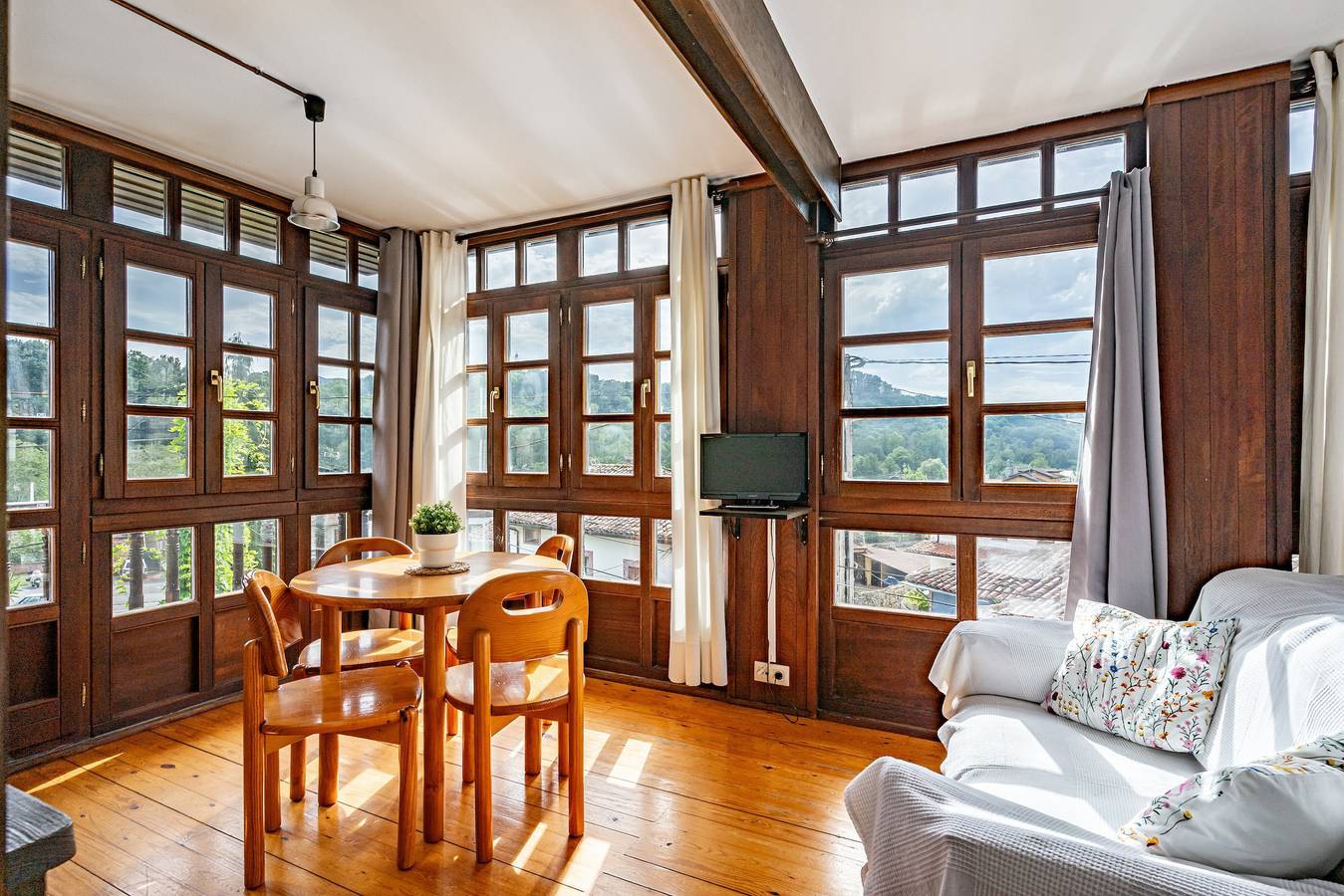 Ganze Wohnung, Ferienwohnung 'Florenta G3' mit Bergblick, Gemeinschaftsgarten und Wi-Fi in Cangas de Onís, Costa Verde (Spanien)