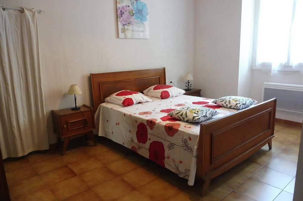 Accommodation in a country house with swimming pool in L'Isle-sur-la-Sorgue, Vaucluse