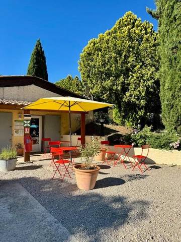 Gîte pour 4 personnes, avec piscine et terrasse à Ginasservis