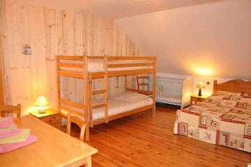 Gîte pour 4 personnes, avec jardin à Queige