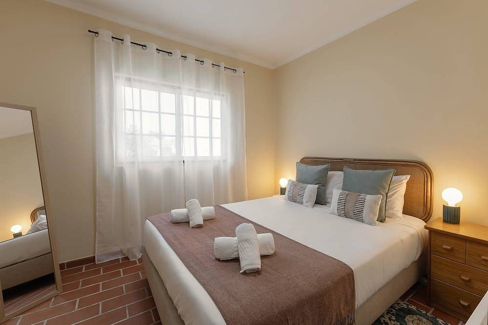 Jardim da Lagoa - Rustic Retreat in Vau, Leiria District