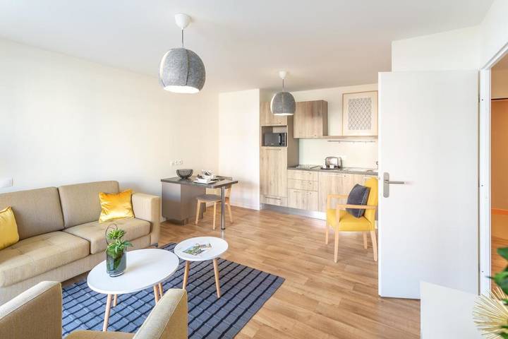 Appart’hôtel pour 2 personnes, avec Balcon et Terrasse ainsi que Jacuzzi et Jardin à Calais