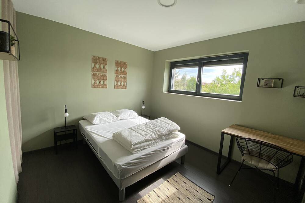 Reillanne architect-designed house for 10 people with magnificent view and swimming pool. in Reillanne, Regionaler Naturpark Luberon