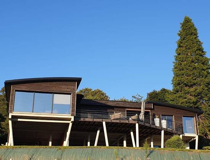 Location de vacances pour 3 personnes, avec Terrasse et Jardin ainsi que Vue sur le lac et Vue à Liginiac