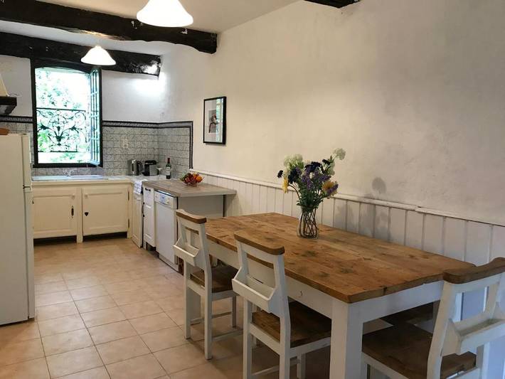 Location de vacances pour 6 personnes, avec piscine ainsi que vue et jardin à La Bastide-de-Bousignac - 4