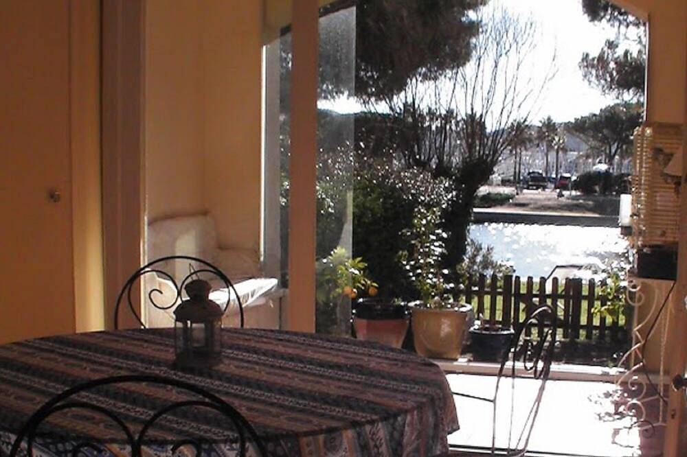 Apartment for 4 People in Port Grimaud, Grimaud