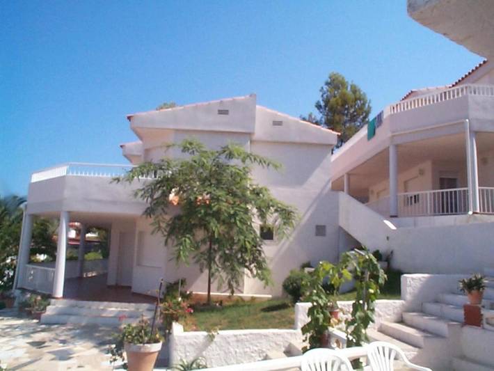 Chalet para 6 personas, con jardín además de terraza y piscina en Peñíscola
